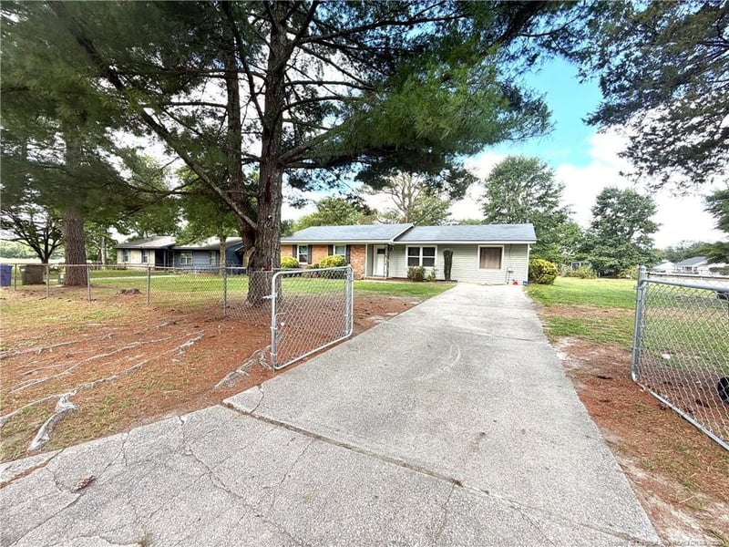 6537 Vineyard Dr, Fayetteville, NC 28304