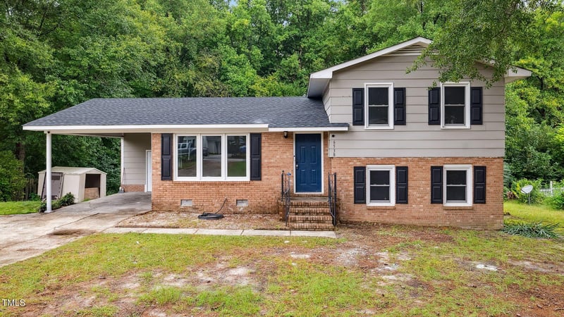 6538 Sprucewood Rd, Fayetteville, NC 28304