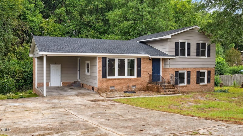 6538 Sprucewood Rd, Fayetteville, NC 28304