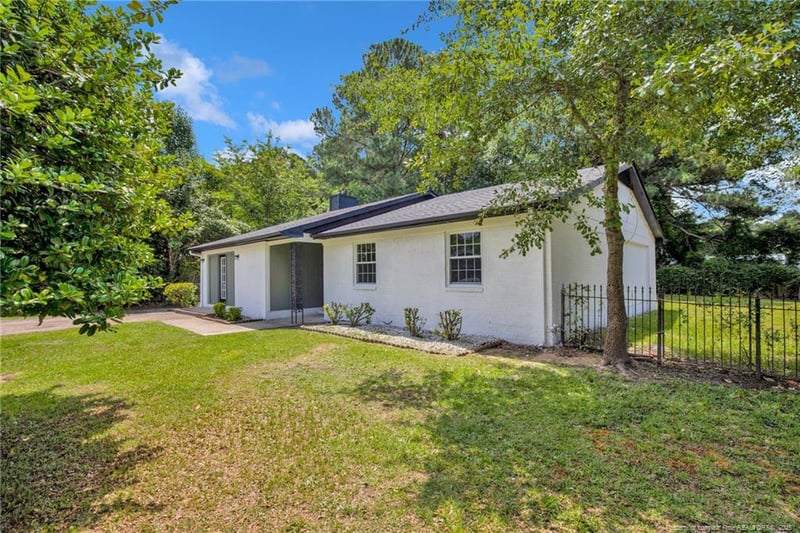 6541 Green Meadow Rd, Fayetteville, NC 28304