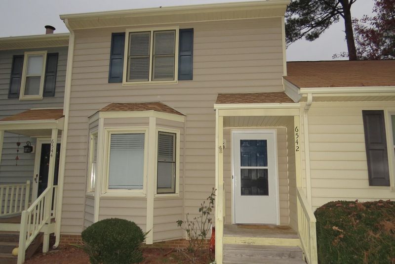 6542 English Oaks Dr, Raleigh, NC 27615