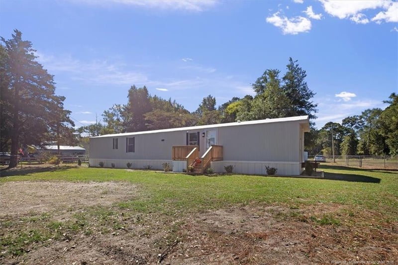 6546 Roslin Farm Rd, Hope Mills, NC 28348