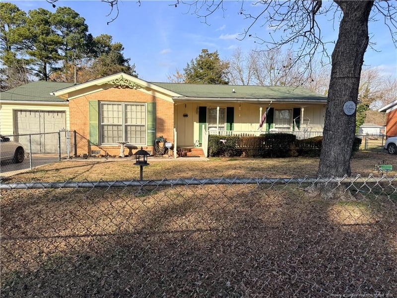 655 Wiltshire Rd, Fayetteville, NC 28314