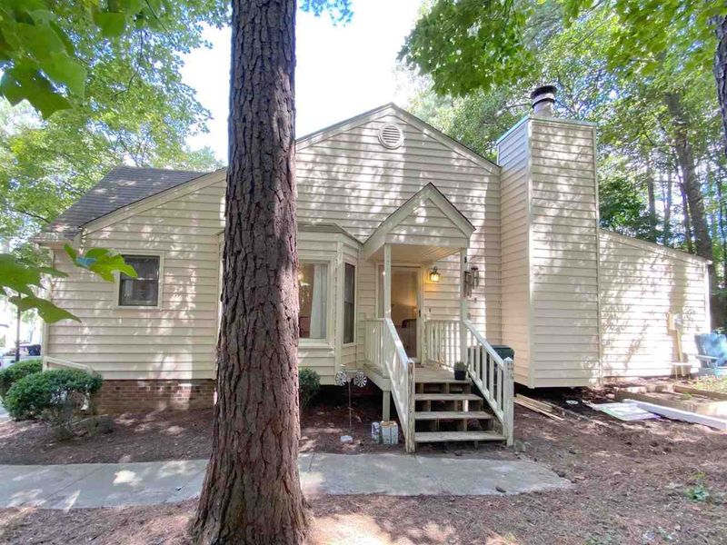 6559 Hearthstone Dr, Raleigh, NC 27615
