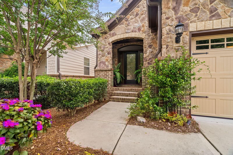 656 Angelica Cir, Cary, NC 27518