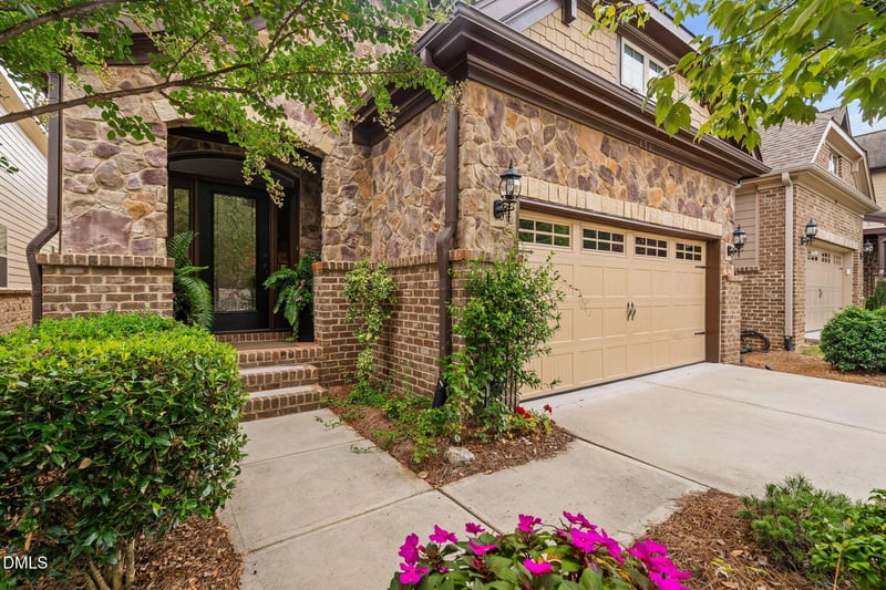 656 Angelica Cir, Cary, NC 27518