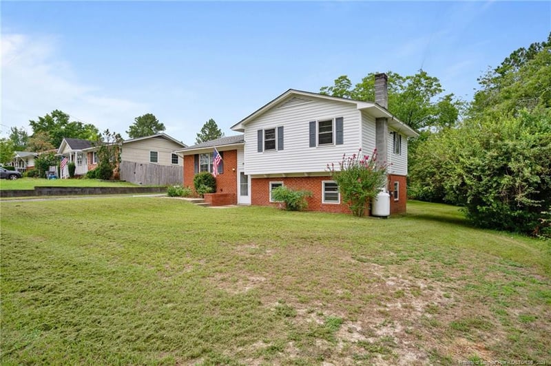 656 Woodburn Dr, Fayetteville, NC 28311