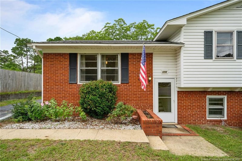 656 Woodburn Dr, Fayetteville, NC 28311