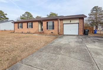6560 Honeysuckle Dr, Fayetteville, NC 28304