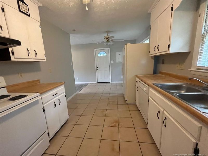 6565 Vineyard Dr, Fayetteville, NC 28304