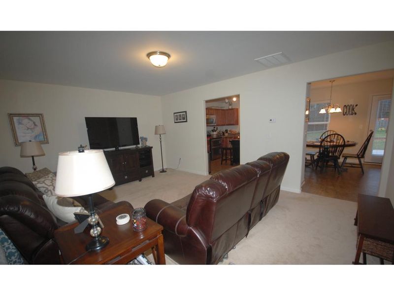 657 Thistle Dr, Burlington, NC 27217