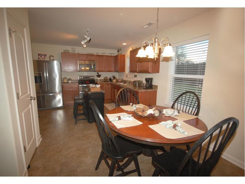 657 Thistle Dr, Burlington, NC 27217