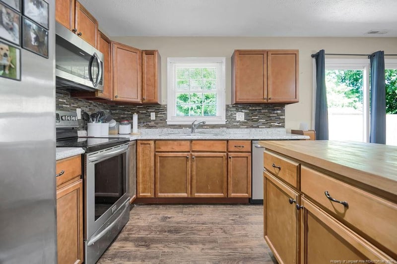 6582 Vineyard Dr, Fayetteville, NC 28304