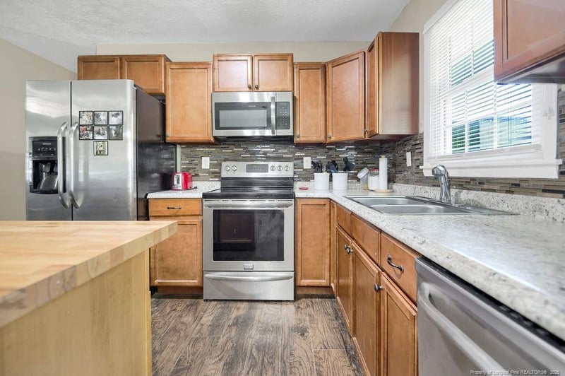 6582 Vineyard Dr, Fayetteville, NC 28304