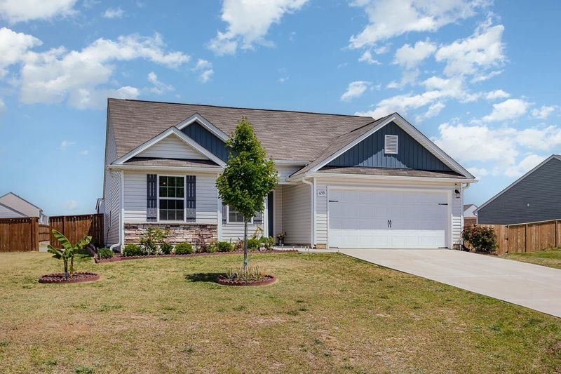 659 Avery Pond Dr, Fuquay Varina, NC 27526