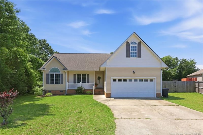 6590 Colepark Dr, Hope Mills, NC 28348