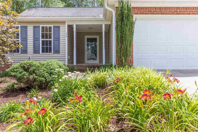 66 Dawn Ave, Four Oaks, NC 27524