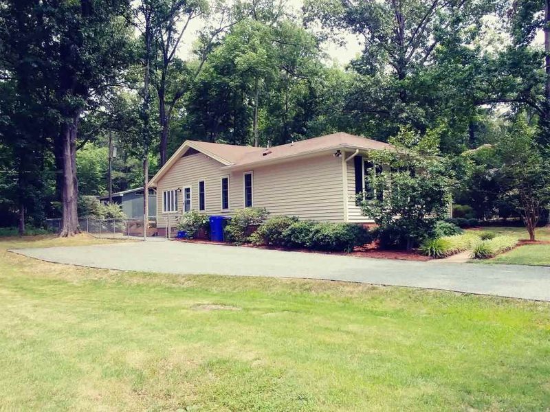 66 Oakwood Dr, Chapel Hill, NC 27517