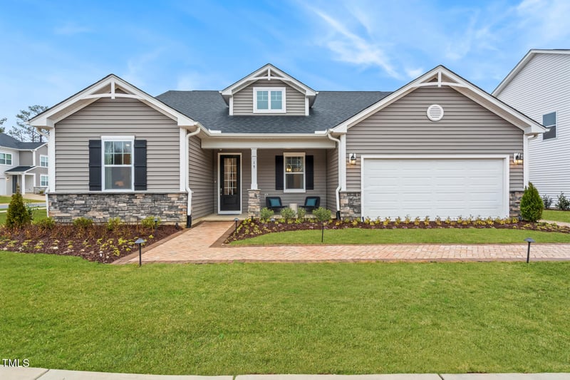 66 Renshaw Dr, Fuquay Varina, NC 27526