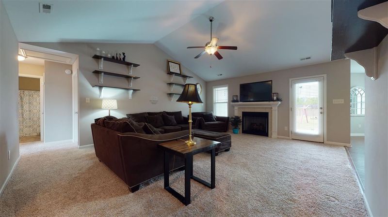 66 Seahorse Ct, Benson, NC 27504