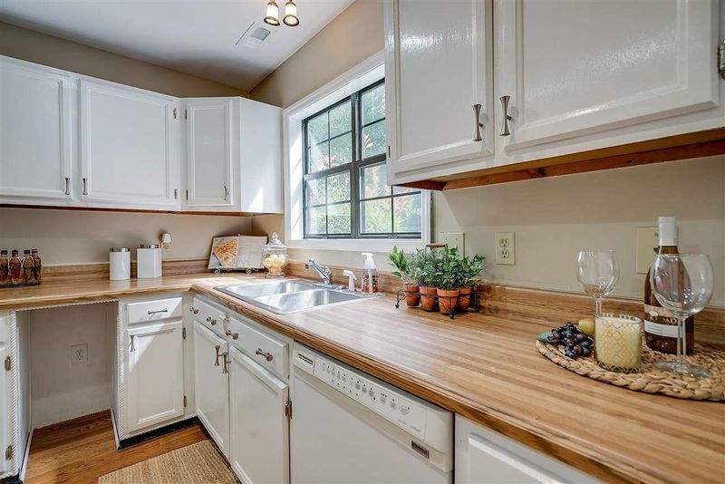 66 Willow Bridge Dr, Durham, NC 27707