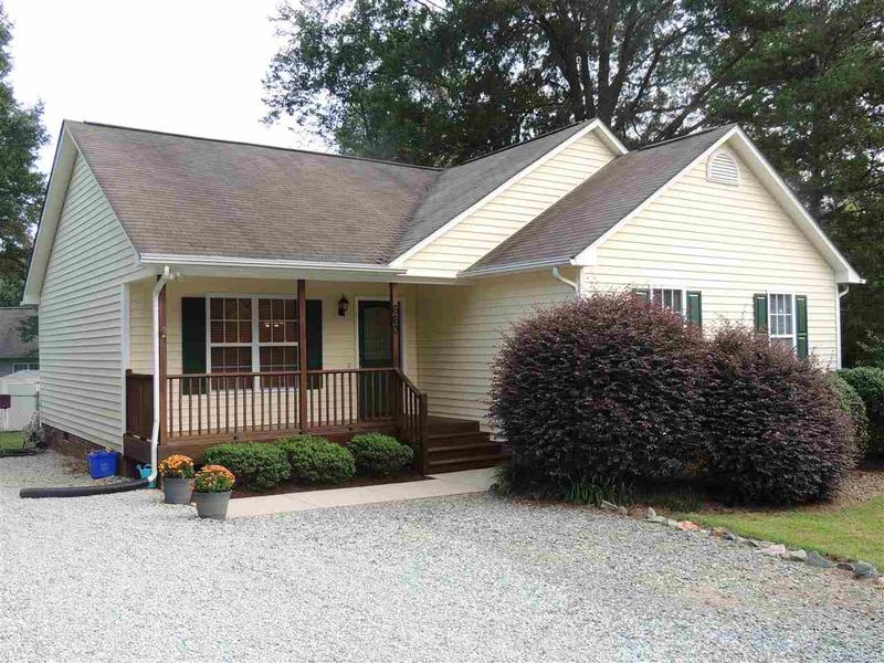 660 Oak St, Hillsborough, NC 27278