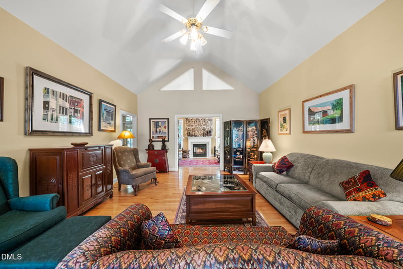 6600 Glen Forrest Dr, Chapel Hill, NC 27517