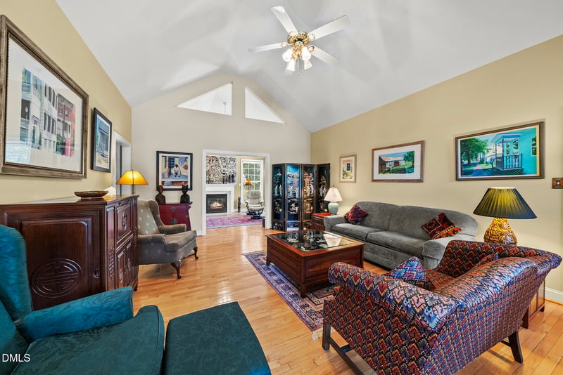 6600 Glen Forrest Dr, Chapel Hill, NC 27517