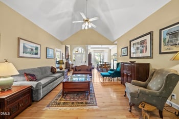 6600 Glen Forrest Dr, Chapel Hill, NC 27517