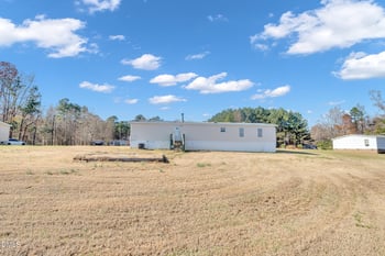 6601 Clearwater Dr, Oxford, NC 27565