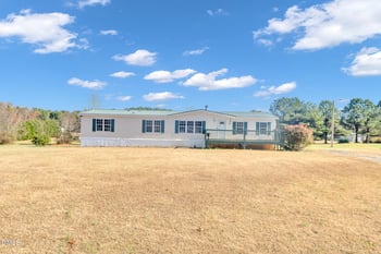 6601 Clearwater Dr, Oxford, NC 27565