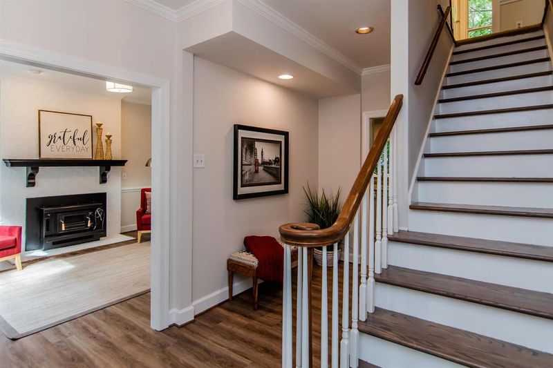 6602 Falconbridge Rd, Chapel Hill, NC 27517