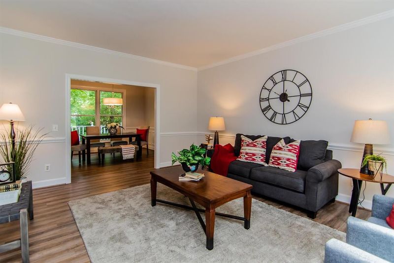 6602 Falconbridge Rd, Chapel Hill, NC 27517