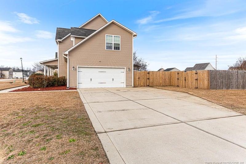 6602 Planters Row Dr, Hope Mills, NC 28348