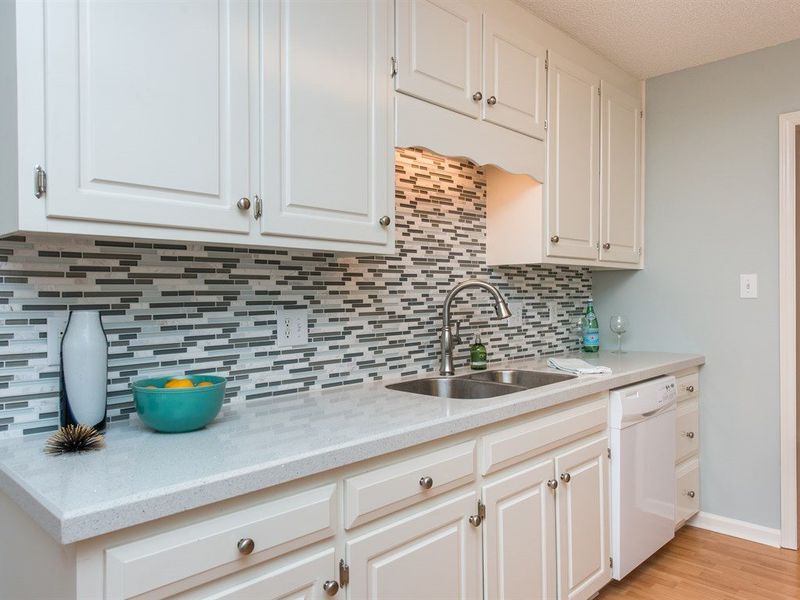 6604 Westborough Dr, Raleigh, NC 27612