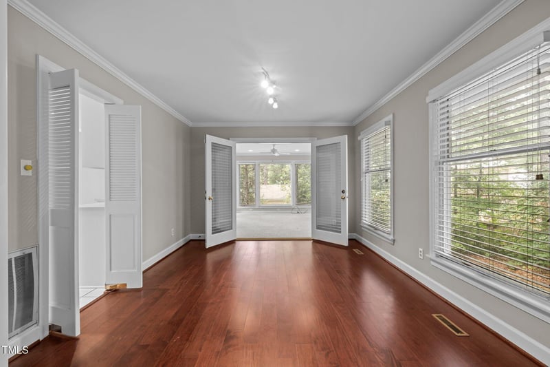6605 Huntingridge Rd, Chapel Hill, NC 27517