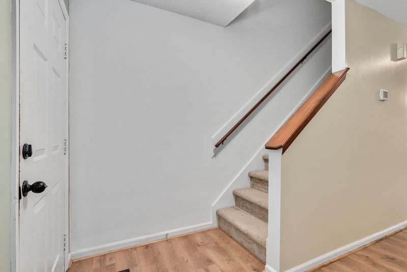 6607 Orford Ct, Raleigh, NC 27615