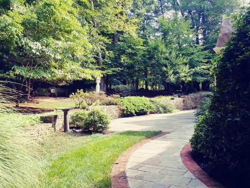 6608 Creek Wood Dr, Chapel Hill, NC 27514