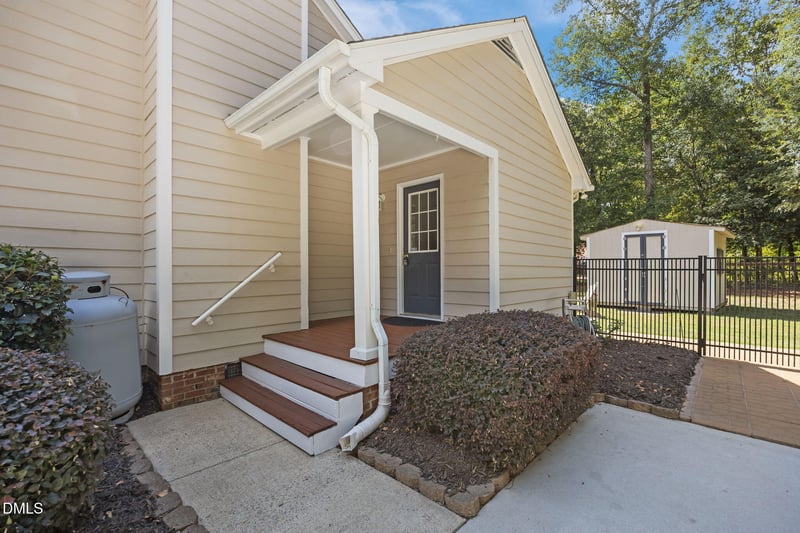 6608 Winterton Dr, Raleigh, NC 27603