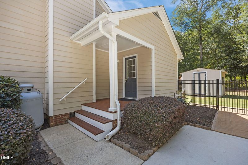 6608 Winterton Dr, Raleigh, NC 27603