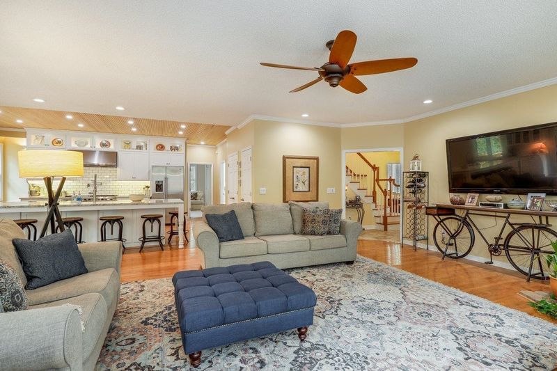 6610 Maynard Farm Rd, Chapel Hill, NC 27516