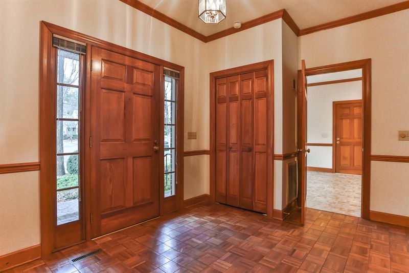 6611 Falconbridge Rd, Chapel Hill, NC 27517