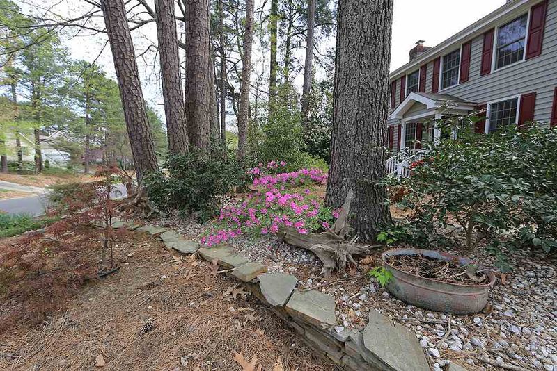 6611 Glen Forest Dr, Chapel Hill, NC 27517