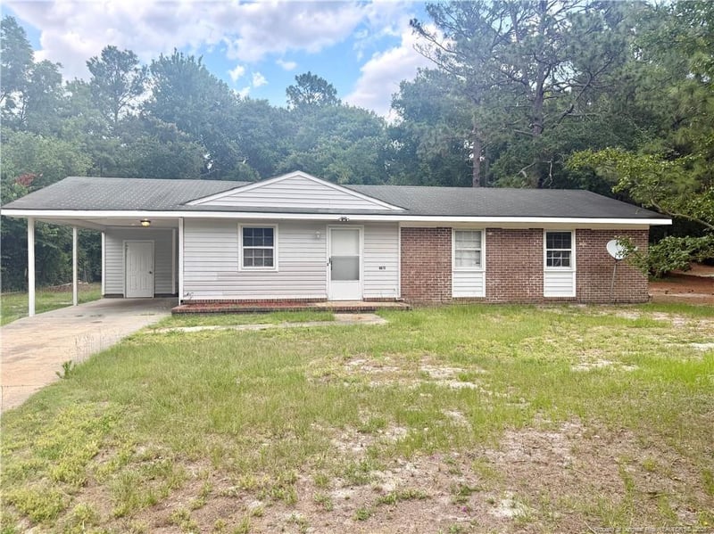6612 Amanda Cir, Fayetteville, NC 28304