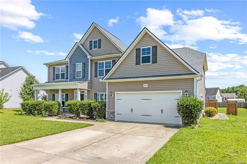 6613 Planters Row Dr, Hope Mills, NC 28348