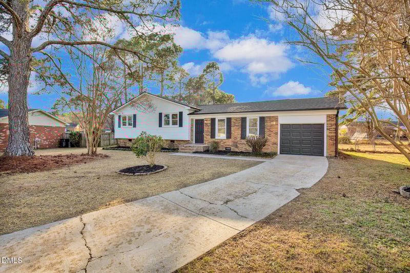 6613 Wesleyan Ct, Fayetteville, NC 28311