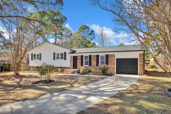 6613 Wesleyan Ct, Fayetteville, NC 28311