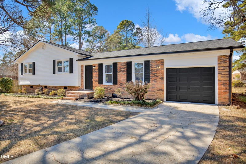 6613 Wesleyan Ct, Fayetteville, NC 28311