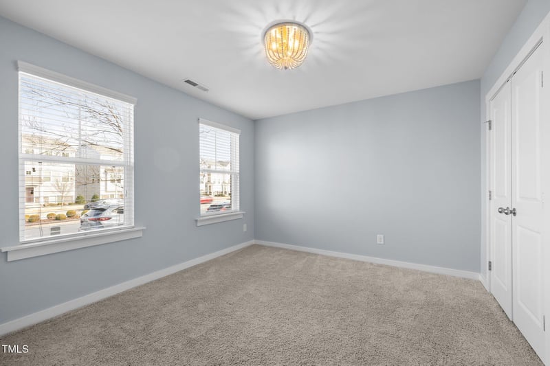 6617 Perry Creek Rd, Raleigh, NC 27616