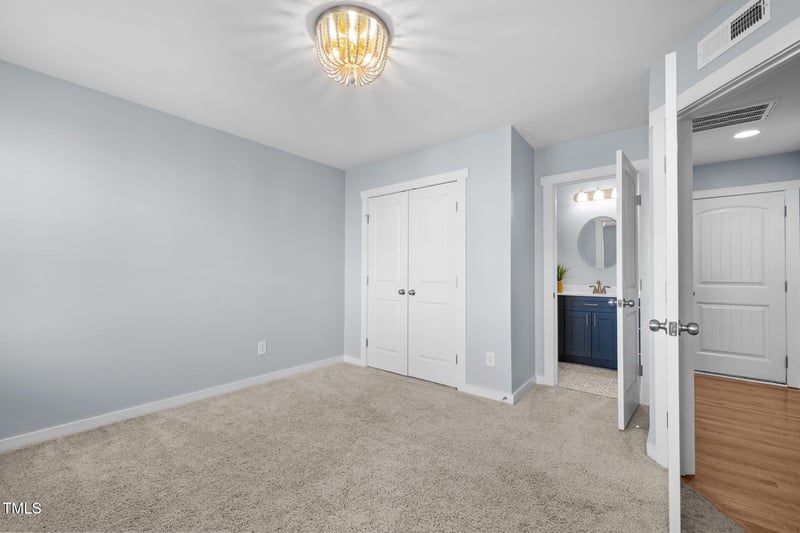 6617 Perry Creek Rd, Raleigh, NC 27616